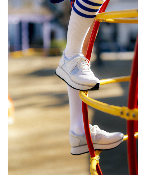 あしながおじさん（アシナガオジサン）の「〈あしながおじさん〉　厚底ワッペンスニーカー（スニーカー・レディース・ブラック/ホワイト/ベージュ・24.5cm/22.5cm/23.5cm/24.0cm/23.0cm）」の10枚目の写真