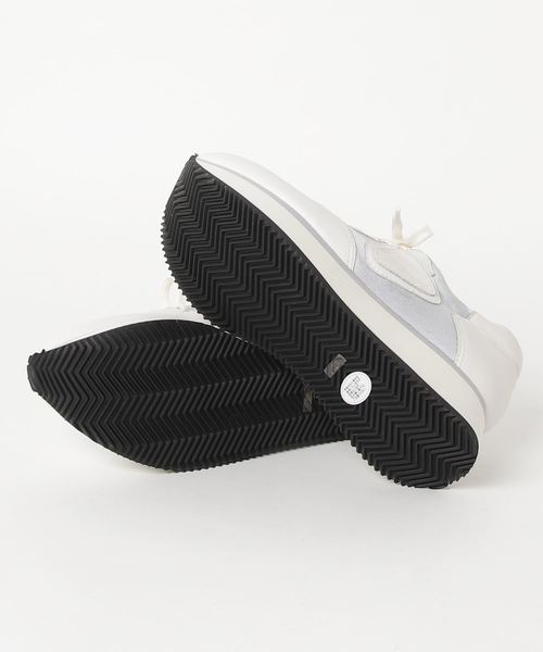 あしながおじさん（アシナガオジサン）の「〈あしながおじさん〉　厚底ワッペンスニーカー（スニーカー・レディース・ブラック/ホワイト/ベージュ・24.5cm/22.5cm/23.5cm/24.0cm/23.0cm）」の5枚目の写真