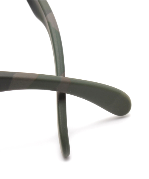 BEAMS（ビームス）の「OAKLEY / Frogskins Soft Touch Collection（サングラス・メンズ・シルバー/レッド/グリーン・ONE SIZE）」の6枚目の写真