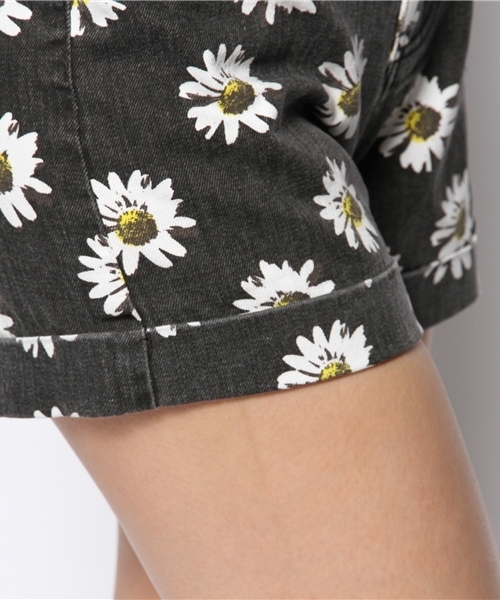 WEGO（ウィゴー）の「WEGO/プリントハイウエストショーツ（チノパンツ・レディース・ブラック/サックスブルー/ネイビー/ライトパープル/レッド/オフホワイト/ブラック系その他/ブルー・MEDIUM/LARGE）」の12枚目の写真