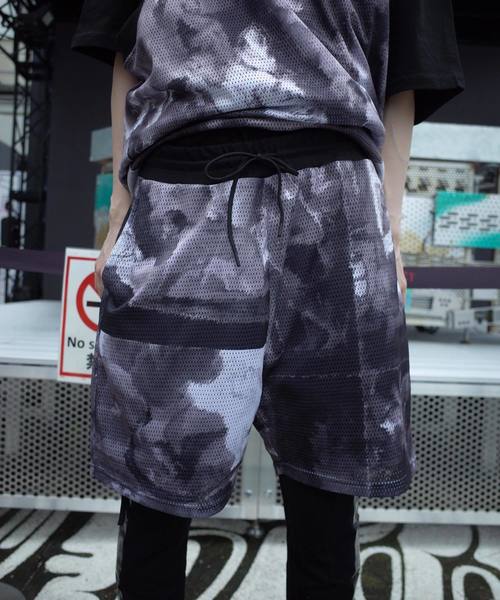rovtski(ロフトスキー)の「【セットアップ対応】MESH SHORTS/アートプリント 総柄ショーツ(その他パンツ・メンズ・その他/ホワイト×ブラック・FREE)」の13枚目の写真