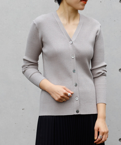 Liesse（リエス）の「リブVネックカーデ（カーディガン/ボレロ・レディース・ゴールド/ベージュ/ネイビー・FREE）」の2枚目の写真