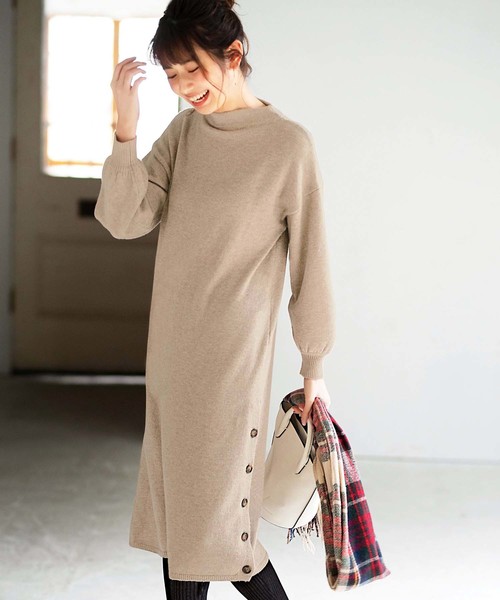 GeeRA(ジーラ)の「スリットボタンニットワンピース(ワンピース・レディース・グレー/ブラック/ベージュ/キャメル・MEDIUM/SMALL/LARGE/X-LARGE)」の4枚目の写真