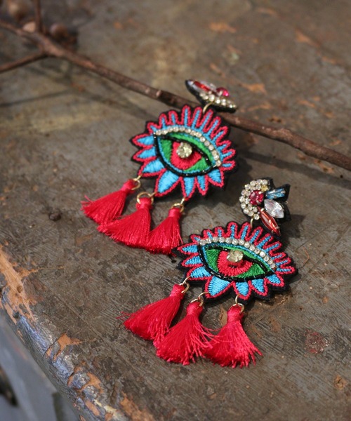 misto accessories(ミストアクセサリーズ)の「アイズピアス eyes pierce(ピアス(両耳用)・レディース・スカイブルー/ネイビー/ホワイト/ピンク/オレンジ・FREE)」の5枚目の写真