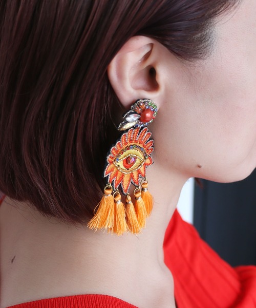 misto accessories(ミストアクセサリーズ)の「アイズピアス eyes pierce(ピアス(両耳用)・レディース・スカイブルー/ネイビー/ホワイト/ピンク/オレンジ・FREE)」の7枚目の写真