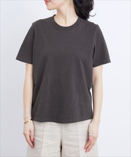 BATONER（バトナー）の「【BATONER for ADAM ET ROPE'】色別注PACK T-SHIRT(Tシャツ)（Tシャツ/カットソー・レディース・チャコールグレー/ホワイト系その他5/ブラウン系その他2・1）」の17枚目の写真