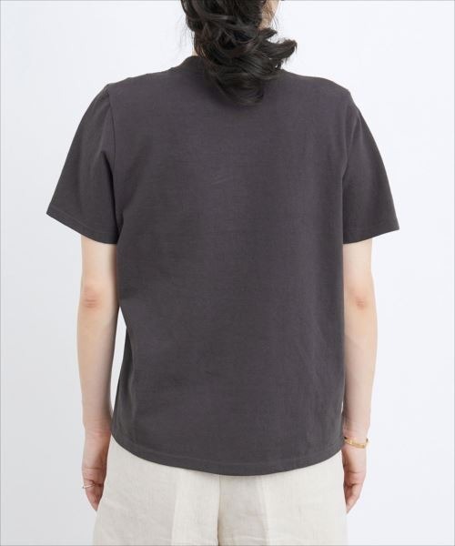 BATONER（バトナー）の「【BATONER for ADAM ET ROPE'】色別注PACK T-SHIRT(Tシャツ)（Tシャツ/カットソー・レディース・チャコールグレー/ホワイト系その他5/ブラウン系その他2・1）」の15枚目の写真