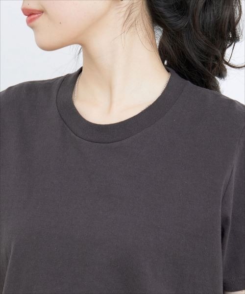 BATONER（バトナー）の「【BATONER for ADAM ET ROPE'】色別注PACK T-SHIRT(Tシャツ)（Tシャツ/カットソー・レディース・チャコールグレー/ホワイト系その他5/ブラウン系その他2・1）」の6枚目の写真