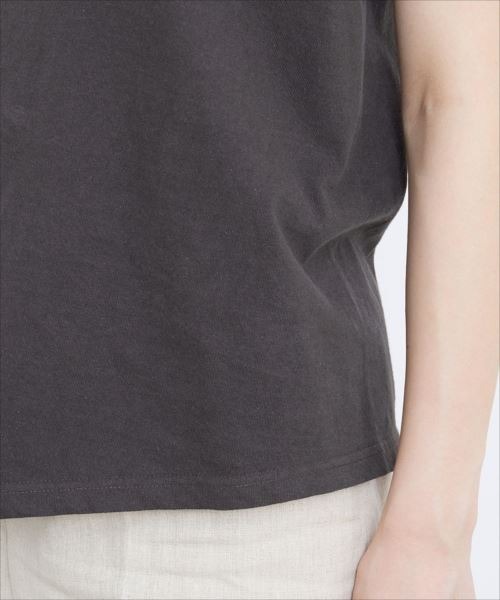 BATONER（バトナー）の「【BATONER for ADAM ET ROPE'】色別注PACK T-SHIRT(Tシャツ)（Tシャツ/カットソー・レディース・チャコールグレー/ホワイト系その他5/ブラウン系その他2・1）」の8枚目の写真
