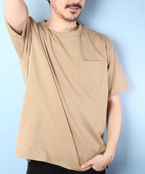 Blue Standard (ブルースタンダード)の「【BLUE STANDARD】男女問わず着用可能なビッグサイズ無地T ドロップショルダー加工 オーバーサイズ ユニセックスサイジング ポケット付き半袖Tシャツ カットソー(Tシャツ/カットソー・メンズ・ホワイト/ブラック/ダークグリーン/ベージュ/ネイビー/ラベンダー/ワイン/レンガ・MEDIUM/LARGE/X-LARGE)」の4枚目の写真
