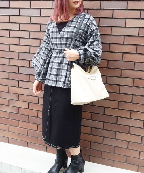 Riberry（リベリー）の「チェックボリューム袖カシュクールブラウス（シャツ/ブラウス・レディース・ブラック/ブラウン/ベージュ・MEDIUM）」の7枚目の写真