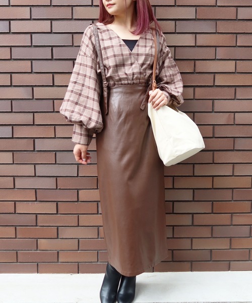 Riberry（リベリー）の「チェックボリューム袖カシュクールブラウス（シャツ/ブラウス・レディース・ブラック/ブラウン/ベージュ・MEDIUM）」の9枚目の写真