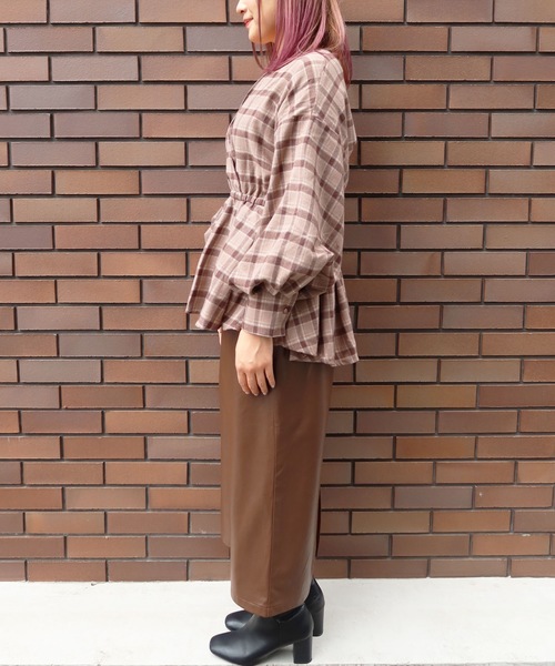 Riberry（リベリー）の「チェックボリューム袖カシュクールブラウス（シャツ/ブラウス・レディース・ブラック/ブラウン/ベージュ・MEDIUM）」の11枚目の写真