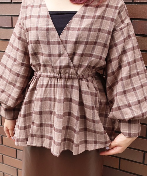 Riberry（リベリー）の「チェックボリューム袖カシュクールブラウス（シャツ/ブラウス・レディース・ブラック/ブラウン/ベージュ・MEDIUM）」の5枚目の写真