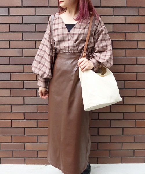 Riberry（リベリー）の「チェックボリューム袖カシュクールブラウス（シャツ/ブラウス・レディース・ブラック/ブラウン/ベージュ・MEDIUM）」の8枚目の写真