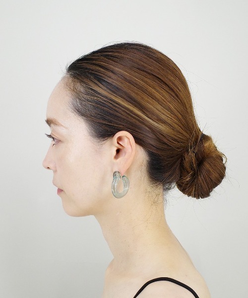 ANNIKA INEZ（アニカイネズ）の「【ANNIKA INEZ / アニカイネズ】GLASSY HOOPS Pierce / ピアス（ピアス（両耳用）・レディース・パープル/ブルー/クリアグリーン・FREE）」の4枚目の写真