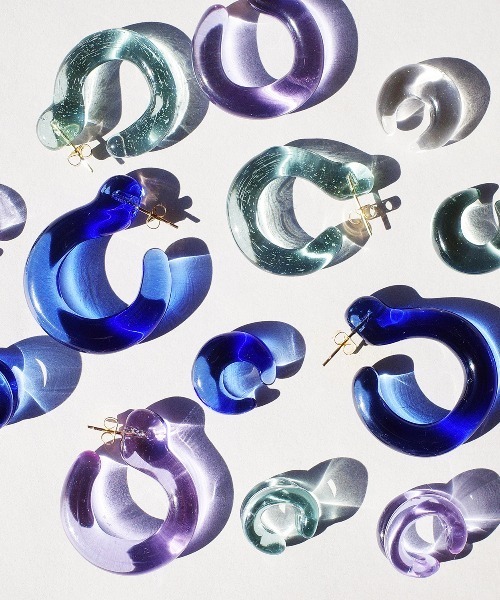 ANNIKA INEZ（アニカイネズ）の「【ANNIKA INEZ / アニカイネズ】GLASSY HOOPS Pierce / ピアス（ピアス（両耳用）・レディース・パープル/ブルー/クリアグリーン・FREE）」の8枚目の写真