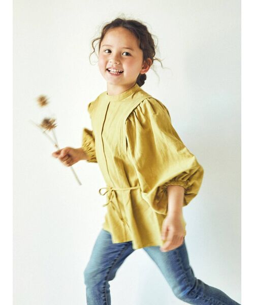 Ungrid（アングリッド）の「Kids ショルダータックブラウス（シャツ/ブラウス・キッズ・オフホワイト/ブラック/グリーン系その他・100/120）」の3枚目の写真