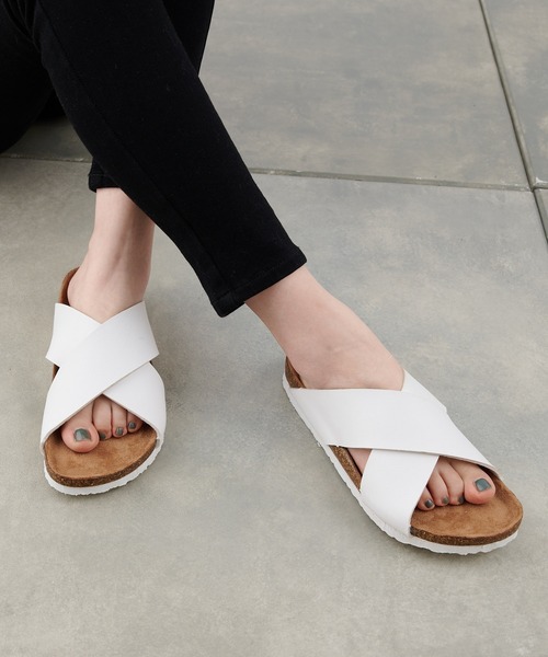 COLONY 2139（コロニートゥーワンスリーナイン）の「【WOMEN'S】クロスベルトサンダル（サンダル・レディース・ブラック/ホワイト/シルバー・MEDIUM/LARGE）」の2枚目の写真