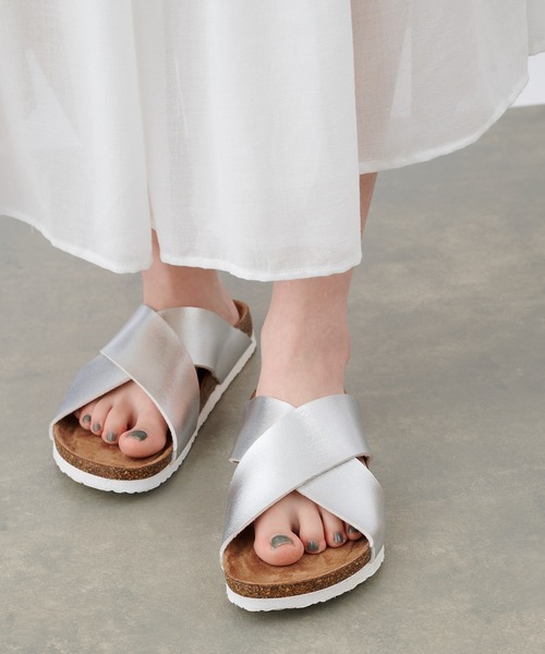 COLONY 2139（コロニートゥーワンスリーナイン）の「【WOMEN'S】クロスベルトサンダル（サンダル・レディース・ブラック/ホワイト/シルバー・MEDIUM/LARGE）」の3枚目の写真