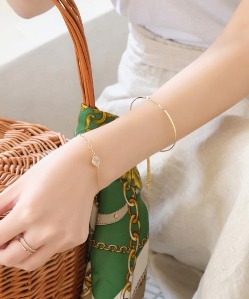 Phoebe(フィービィー)の「フリンジバングルブレスレット(バングル/リストバンド・レディース・ゴールド・FREE)」の2枚目の写真