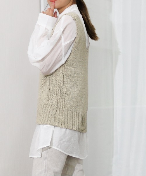 Per sist ence（パーシエンス）の「Per sist ence/パーシエンス　テープヤーン　天竺編みノースリーブニット（ベスト・レディース・ベージュ/オフホワイト/ブラウン/イエロー・FREE）」の17枚目の写真