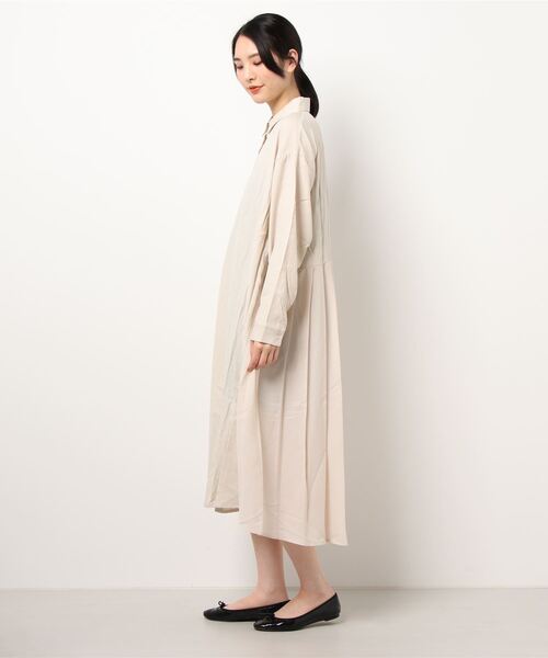 GeeRA（ジーラ）の「バックプリーツシャツワンピース（シャツワンピース・レディース・アイボリー/ネイビー/ベージュ・X-LARGE/LARGE/MEDIUM）」の4枚目の写真