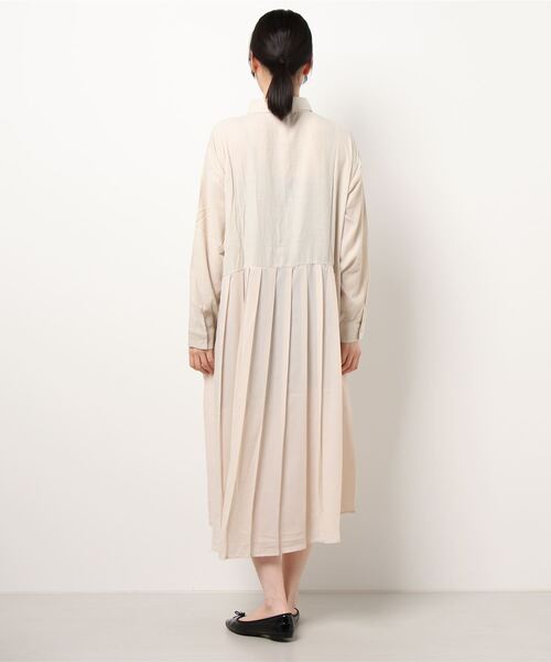 GeeRA（ジーラ）の「バックプリーツシャツワンピース（シャツワンピース・レディース・アイボリー/ネイビー/ベージュ・X-LARGE/LARGE/MEDIUM）」の5枚目の写真