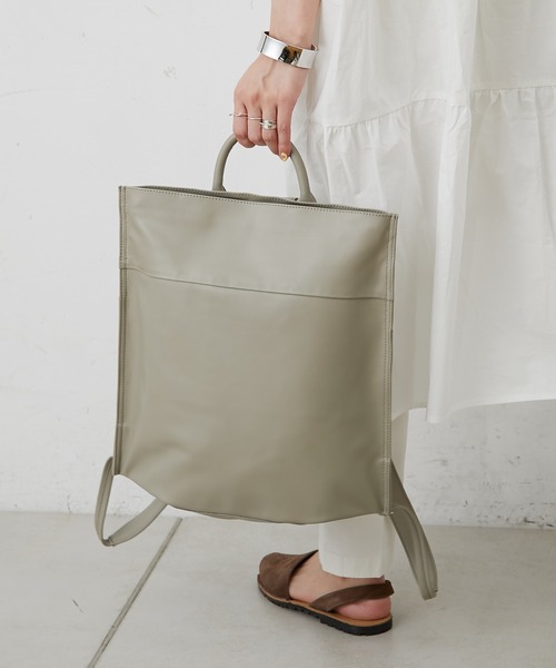 ear PAPILLONNER（イアパピヨネ）の「ぺったんリュック（バックパック/リュック・レディース・ブラック/グレー・FREE）」の2枚目の写真