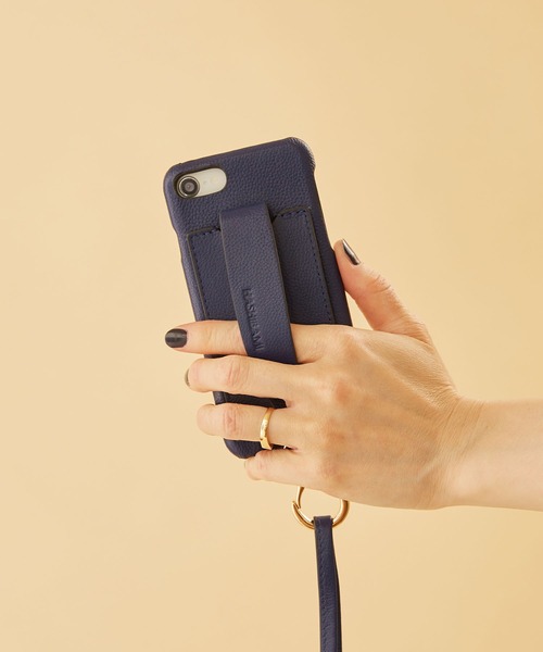 HASHIBAMI（ハシバミ）の「【HASHIBAMI】カラバッシュ ストラップ iPhoneケース ※iPhone 7/8/SE(第2/第3世代) 用（スマホケース/カバー・レディース・シルバー/グレイッシュベージュ/ブラック/イエロー/グレイッシュブルー/モスグリーン/ライラック/オレンジ/ナチュラル/ブルーパープル/ボルドー/ネイビー/ライトグリーン/コーラルピンク/マルチ/サンドベージュ/ブラウン/ベビーピンク/ゴールド/レモンイエロー/アクア・FREE）」の9枚目の写真