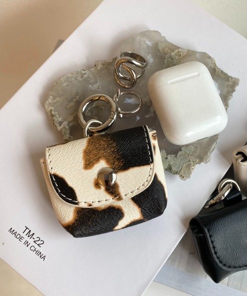 SPINNS(スピンズ)の「【組み合わせ自由自在】フェイクレザーカスタムバッグ ミニケース(ポーチ・レディース・アイボリー/ブラック/アニマル/チェック/グリーン/ブラック系その他・ONESIZE)」の1枚目の写真