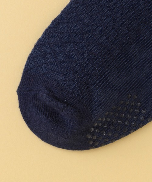 kladskap（クレードスコープ）の「リンゴ刺しゅうフロートクルーソックス（ソックス/靴下・キッズ・アイボリー/ネイビー・SS/L/S/M）」の4枚目の写真