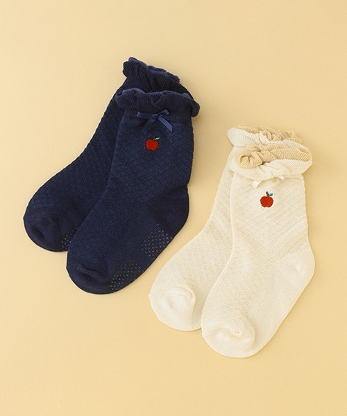 kladskap（クレードスコープ）の「リンゴ刺しゅうフロートクルーソックス（ソックス/靴下・キッズ・アイボリー/ネイビー・SS/L/S/M）」の7枚目の写真