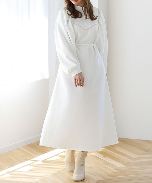 SLURR(スラ―)の「パイピング切替ボリュームスリーブワンピース(ワンピース・レディース・ベージュ/オフホワイト・S/M)」の2枚目の写真