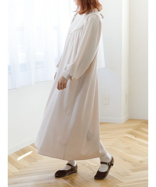 SLURR(スラ―)の「パイピング切替ボリュームスリーブワンピース(ワンピース・レディース・ベージュ/オフホワイト・S/M)」の15枚目の写真