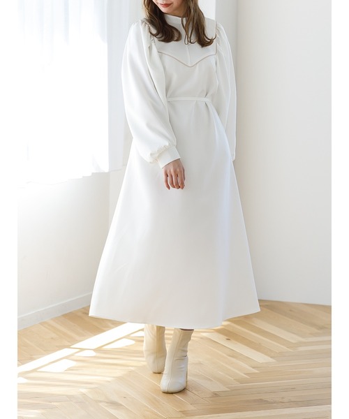 SLURR(スラ―)の「パイピング切替ボリュームスリーブワンピース(ワンピース・レディース・ベージュ/オフホワイト・S/M)」の17枚目の写真