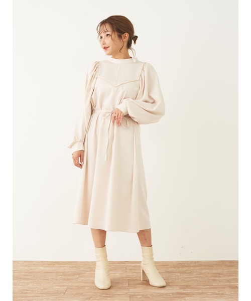 SLURR(スラ―)の「パイピング切替ボリュームスリーブワンピース(ワンピース・レディース・ベージュ/オフホワイト・S/M)」の9枚目の写真