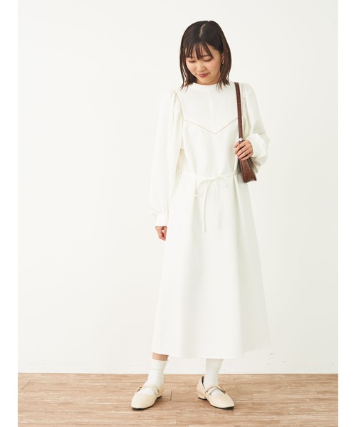 SLURR(スラ―)の「パイピング切替ボリュームスリーブワンピース(ワンピース・レディース・ベージュ/オフホワイト・S/M)」の11枚目の写真