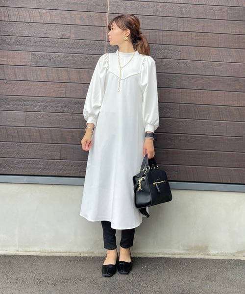 SLURR(スラ―)の「パイピング切替ボリュームスリーブワンピース(ワンピース・レディース・ベージュ/オフホワイト・S/M)」の22枚目の写真