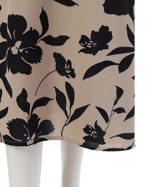 fifth(フィフス)の「シックフラワーフレアスカート(スカート・レディース・ブラック/ベージュ・MEDIUM)」の9枚目の写真