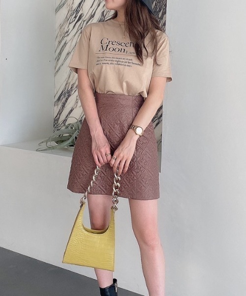 EIMY ISTOIRE(エイミーイストワール)の「MOONロゴプリントTシャツ(Tシャツ/カットソー・レディース・ホワイト/ブラック/ベージュ/ピンク・FREE)」の2枚目の写真
