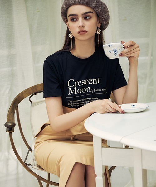 EIMY ISTOIRE(エイミーイストワール)の「MOONロゴプリントTシャツ(Tシャツ/カットソー・レディース・ホワイト/ブラック/ベージュ/ピンク・FREE)」の8枚目の写真