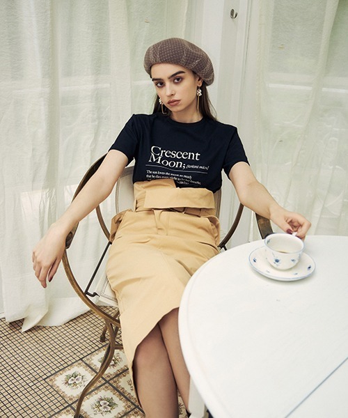 EIMY ISTOIRE(エイミーイストワール)の「MOONロゴプリントTシャツ(Tシャツ/カットソー・レディース・ホワイト/ブラック/ベージュ/ピンク・FREE)」の9枚目の写真