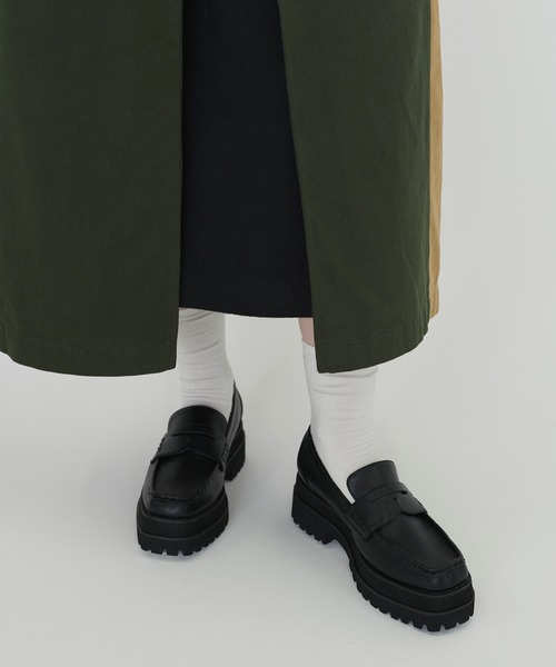 TINA：JOJUN（ティーナジョジュン）の「スクエアトゥ ローファー