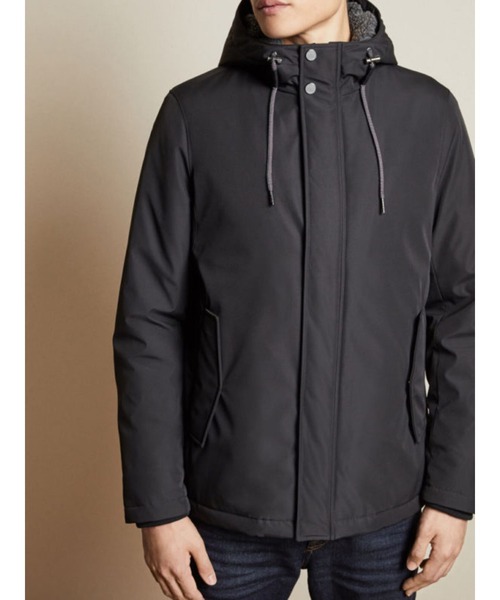 Ted Baker(テッドベーカー)の「KINVARA パデット ジャケット(ダウンジャケット/コート・メンズ・レッド系その他/ブラック・1/2/4)」の8枚目の写真