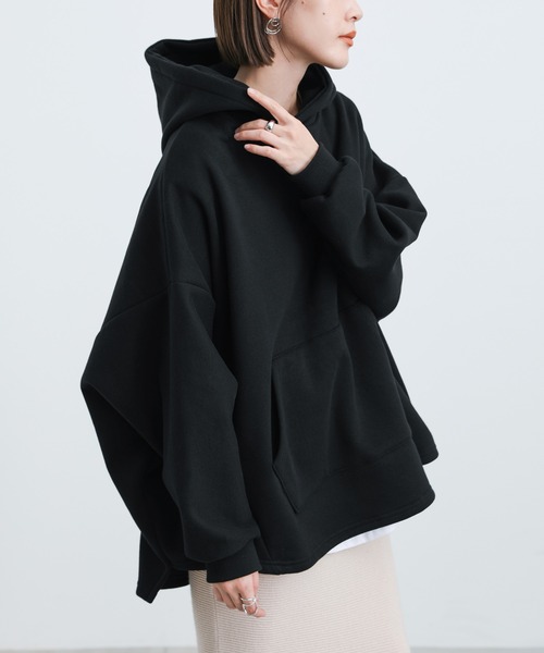 select MOCA(セレクトモカ)の「2021 AW 裏起毛ドルマンビッグシルエットパーカー(パーカー・レディース・ブラック/アイボリー・FREE)」の2枚目の写真