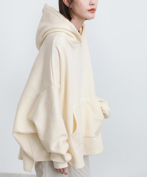 select MOCA(セレクトモカ)の「2021 AW 裏起毛ドルマンビッグシルエットパーカー(パーカー・レディース・ブラック/アイボリー・FREE)」の6枚目の写真