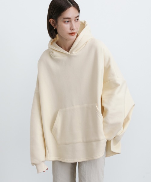 select MOCA(セレクトモカ)の「2021 AW 裏起毛ドルマンビッグシルエットパーカー(パーカー・レディース・ブラック/アイボリー・FREE)」の7枚目の写真