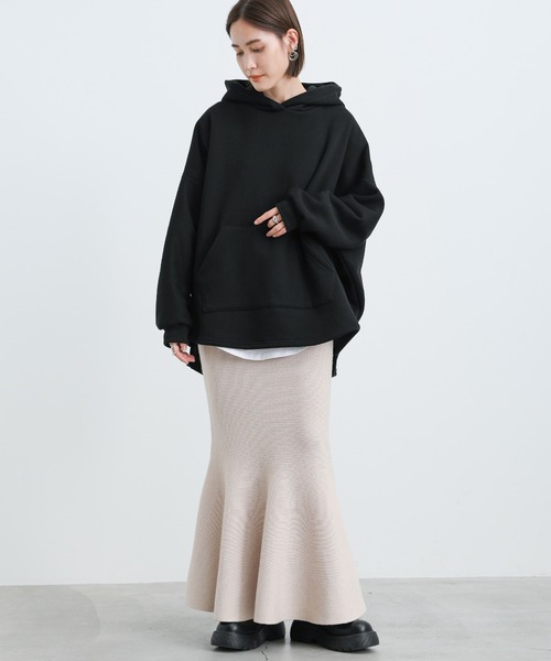 select MOCA(セレクトモカ)の「2021 AW 裏起毛ドルマンビッグシルエットパーカー(パーカー・レディース・ブラック/アイボリー・FREE)」の4枚目の写真