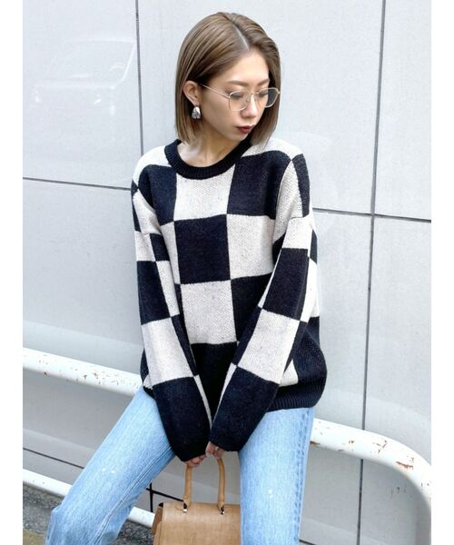 EMODA（エモダ）の「ワイドチェッカーニット（ニット/セーター・レディース・ブラック/ブラウン/ネイビー・FREE）」の2枚目の写真